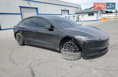 Седан Tesla Model 3 2025 в 