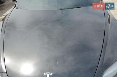 Седан Tesla Model 3 2025 в 
