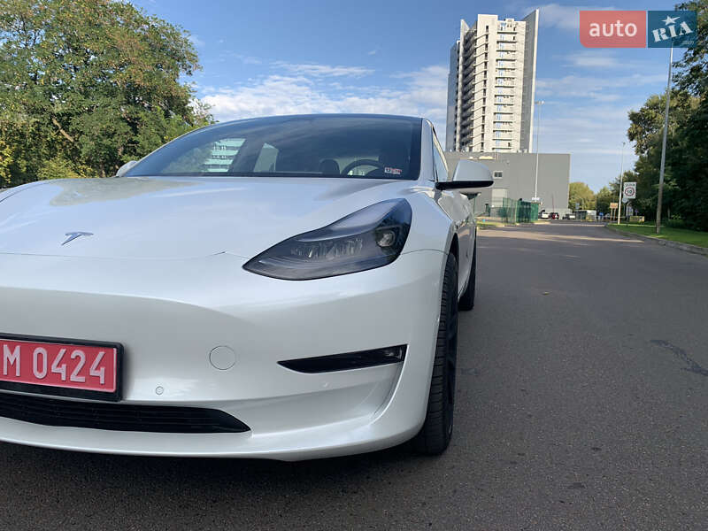 Седан Tesla Model 3 2021 в Києві