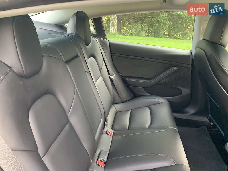 Седан Tesla Model 3 2021 в Києві