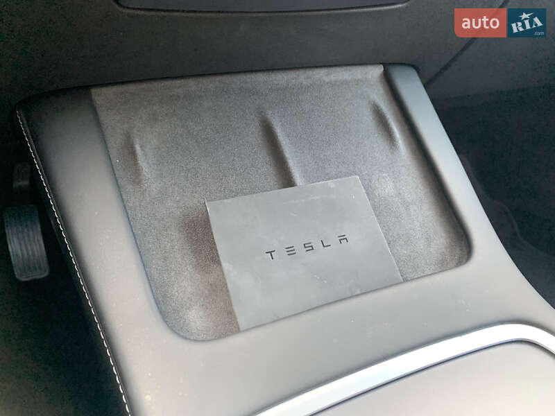 Седан Tesla Model 3 2021 в Києві
