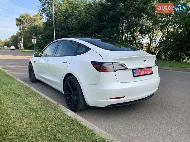 Седан Tesla Model 3 2021 в Києві