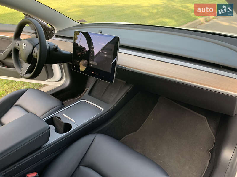 Седан Tesla Model 3 2021 в Києві