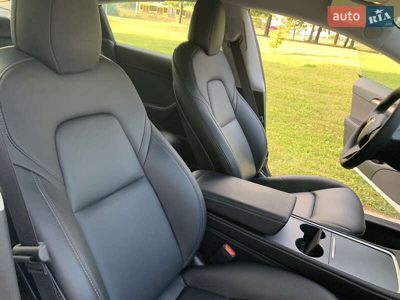 Седан Tesla Model 3 2021 в Києві