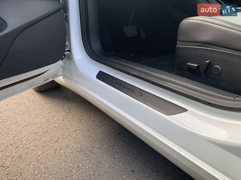 Седан Tesla Model 3 2021 в Києві