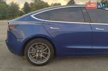 Седан Tesla Model 3 2019 в 