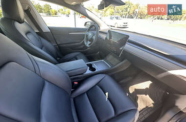 Седан Tesla Model 3 2023 в 