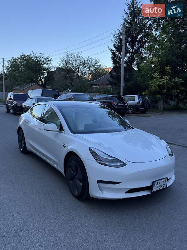 Седан Tesla Model 3 2020 в Харкові