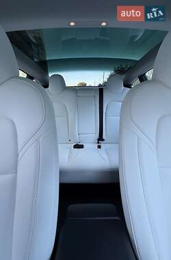 Седан Tesla Model 3 2020 в 