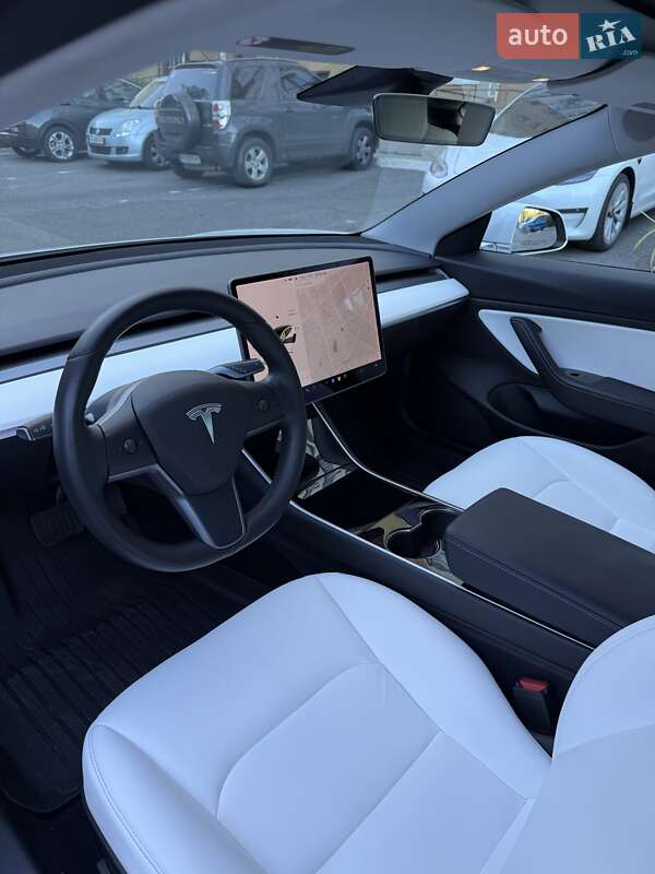 Седан Tesla Model 3 2020 в Харкові