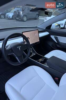 Седан Tesla Model 3 2020 в 
