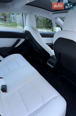 Седан Tesla Model 3 2020 в 