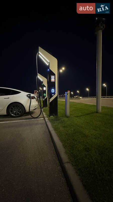 Седан Tesla Model 3 2021 в Борисполі