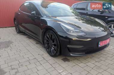 Седан Tesla Model 3 2022 в 