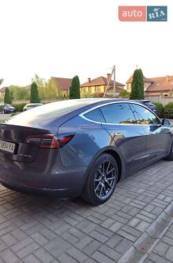 Седан Tesla Model 3 2019 в 
