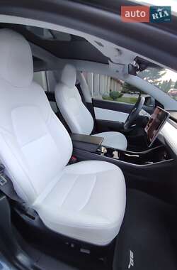 Седан Tesla Model 3 2019 в 