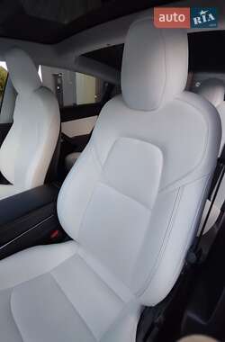Седан Tesla Model 3 2019 в 