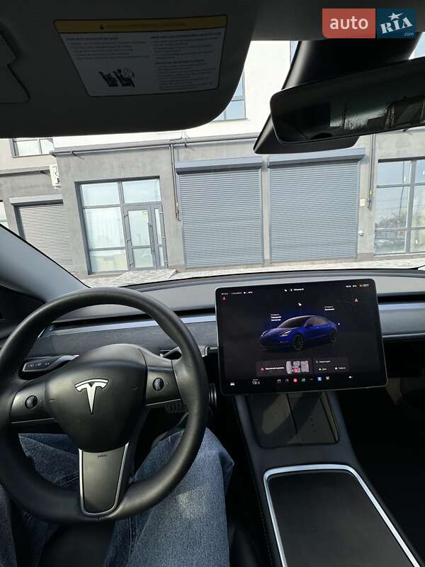 Седан Tesla Model 3 2022 в Чернигове