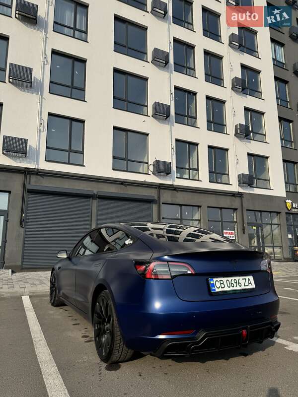 Седан Tesla Model 3 2022 в Чернигове