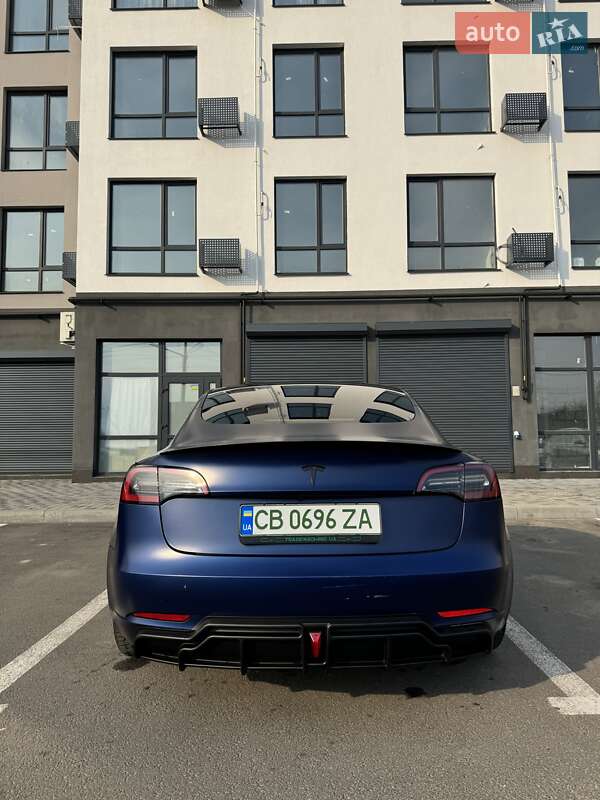 Седан Tesla Model 3 2022 в Чернигове
