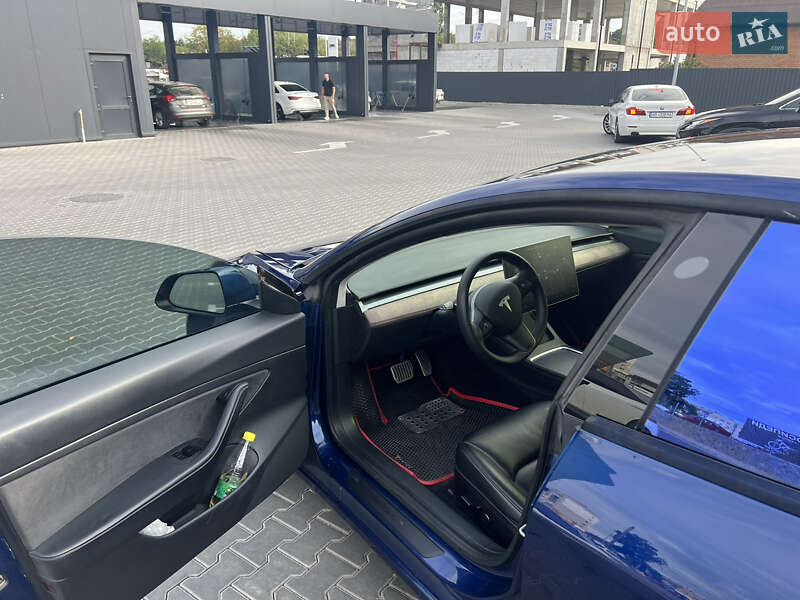 Седан Tesla Model 3 2021 в Вінниці