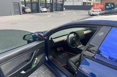 Седан Tesla Model 3 2021 в 
