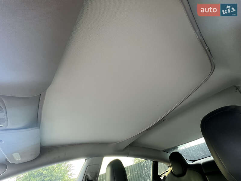 Седан Tesla Model 3 2021 в Вінниці
