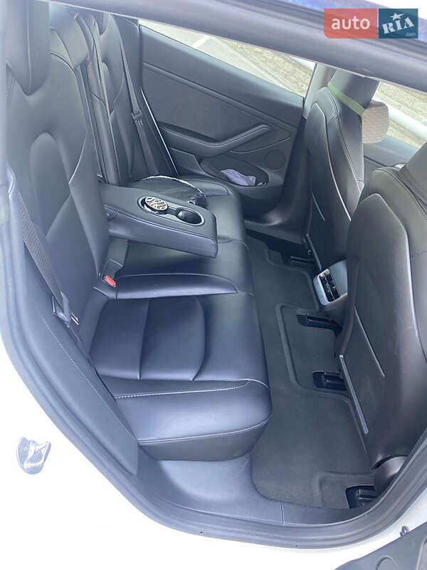 Седан Tesla Model 3 2023 в Броварах