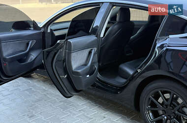 Седан Tesla Model 3 2020 в 