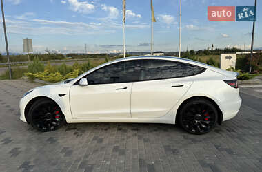 Седан Tesla Model 3 2023 в 