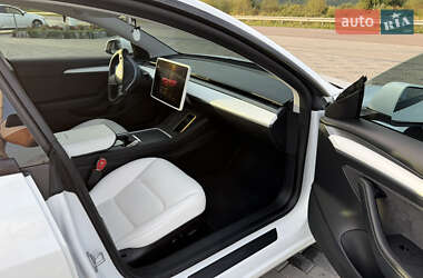 Седан Tesla Model 3 2023 в 