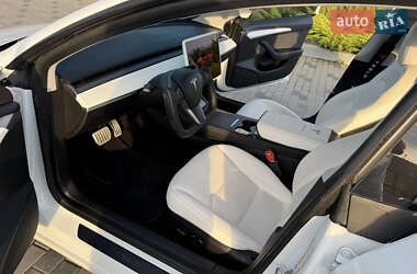Седан Tesla Model 3 2023 в 