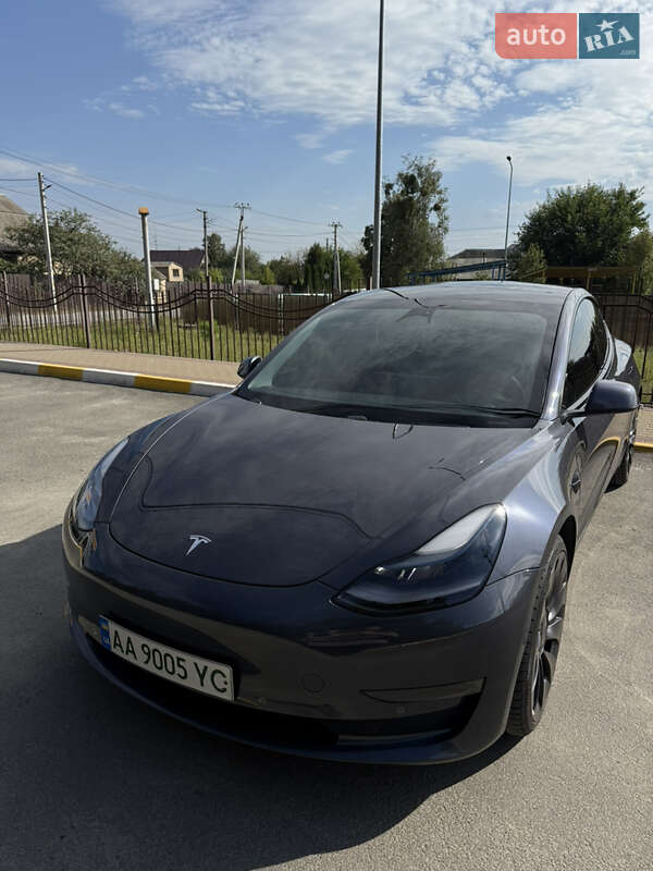 Седан Tesla Model 3 2021 в 