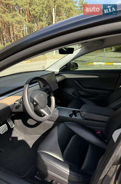 Седан Tesla Model 3 2021 в 