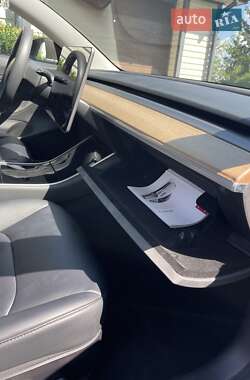 Седан Tesla Model 3 2019 в 