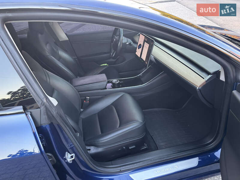 Седан Tesla Model 3 2019 в Запоріжжі