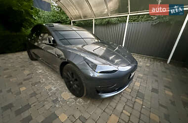 Седан Tesla Model 3 2022 в 