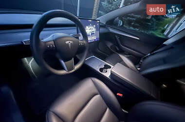 Седан Tesla Model 3 2022 в 