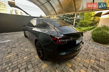 Седан Tesla Model 3 2022 в 