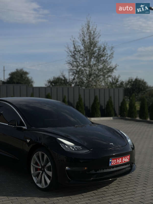 Седан Tesla Model 3 2019 в Луцьку