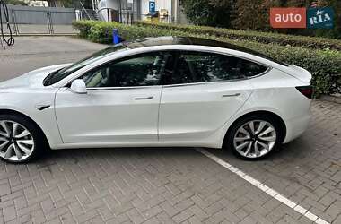 Седан Tesla Model 3 2019 в 