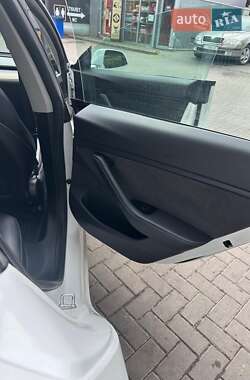 Седан Tesla Model 3 2019 в 