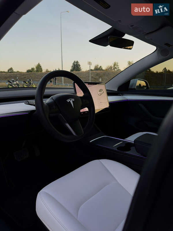 Седан Tesla Model 3 2022 в Киеве