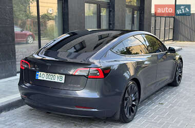 Седан Tesla Model 3 2021 в 