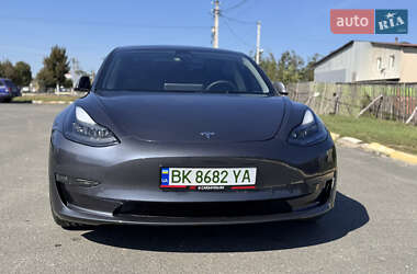 Седан Tesla Model 3 2023 в 
