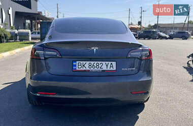 Седан Tesla Model 3 2023 в 