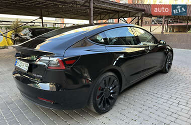 Седан Tesla Model 3 2023 в 