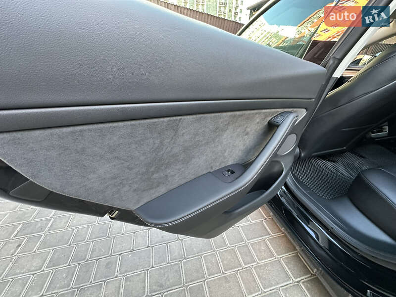 Седан Tesla Model 3 2023 в Одесі