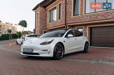 Седан Tesla Model 3 2023 в Черновцах