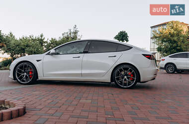 Седан Tesla Model 3 2023 в 